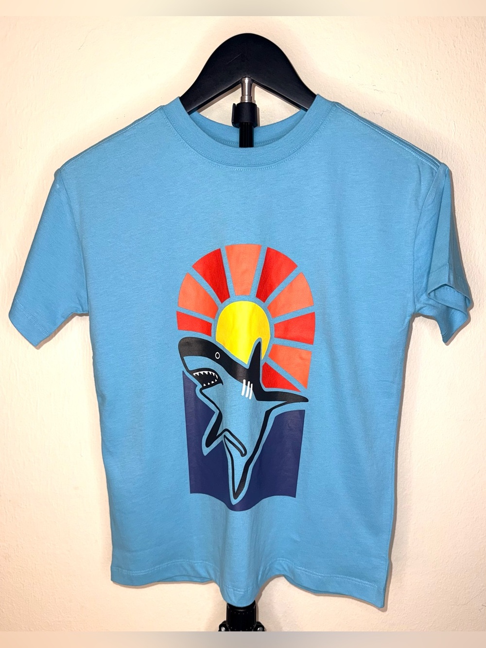 Hanna Andersson light blue shark with sunrise graphic tee, size 8, NWT